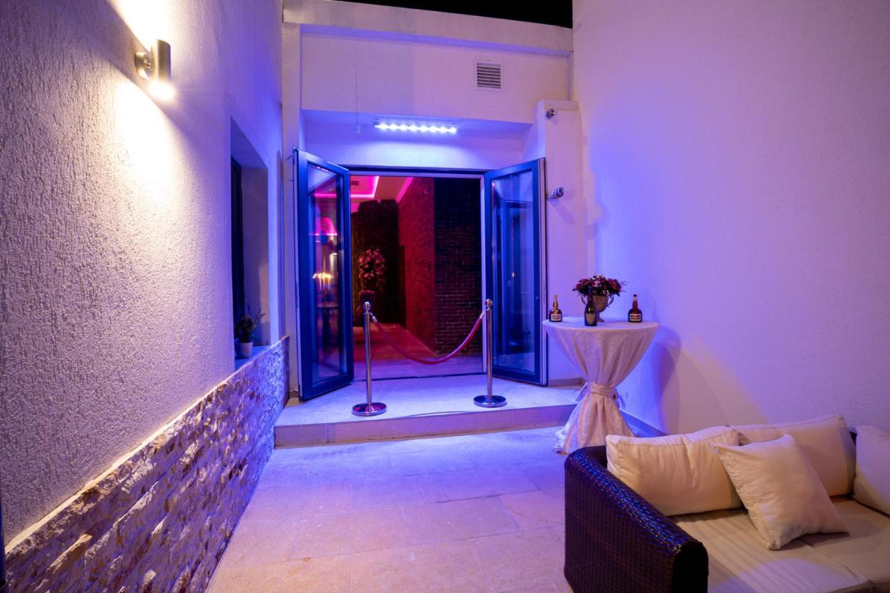 Hotel Casa Fiori Boekarest Buitenkant foto